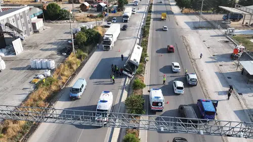 Bucak'ta Tur Otobüsü Devrildi: 34 Kişi Kazayı Yarasız Atlattı!