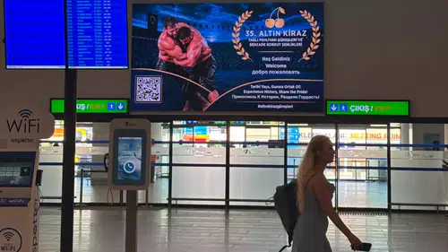 Antalya Havalimanı'nda Korkuteli Rüzgarı: Tarihi Güreşler ve Etkinlikler Dünyaya Tanıtılıyor!