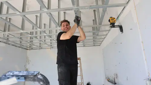 Gündüz Pense Gece Gitar: Hataylı Elektrikçinin İlham Veren Hikayesi