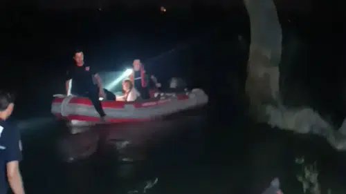 Antalya Manavgat'ta Irmakta Mahsur Kalan Kadın Ekiplerce Kurtarıldı