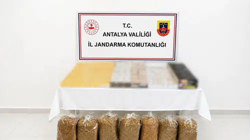Antalya'da Kaçak Tütün Operasyonu: Tonlarca Malzeme Ele Geçirildi