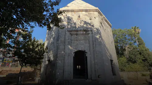Antalya'da 649 Yıllık Tarih: Zincirkıran Türbesi Ziyaretçilerini Ağırlıyor