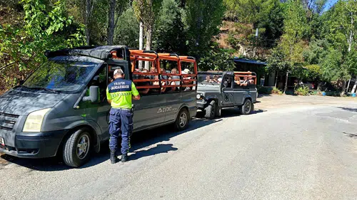 Alanya'da safari araçlarına jandarma kıskacı! Kurallara uymayanlara ceza yağdı