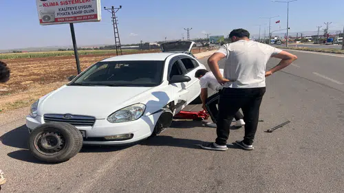 KPSS Sınavı Sonrası Talihsiz Kaza: Reyhanlı'da Otomobilin Lastiği Yerinden Fırladı