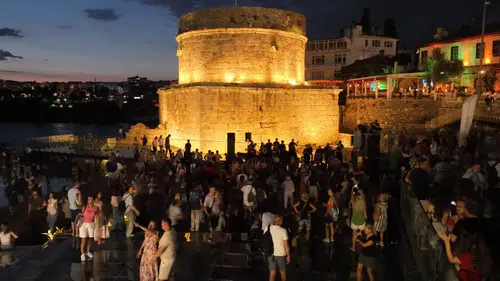 Antalya'nın 2 Bin Yıllık Simgesi Hıdırlık Kulesi'nde Gün Batımı Konseri