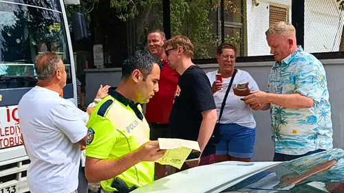 Manavgat'ta Yayaya Yol Veren Turist Neye Uğradığını Şaşırdı: Çarpan Şoför Suçu Ona Attı