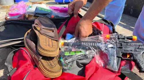 Girne'de Batan Gemide Kaybolan Demir’in Çantasından Çıkan Hediyeler Yürekleri Burktu!