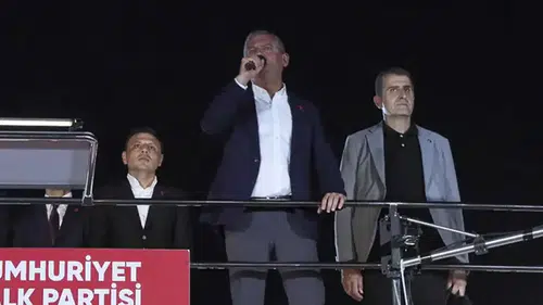 Özgür Özel Üsküdar'dan Erdoğan'a seslendi! "Bu mu senin demokratlığın?"
