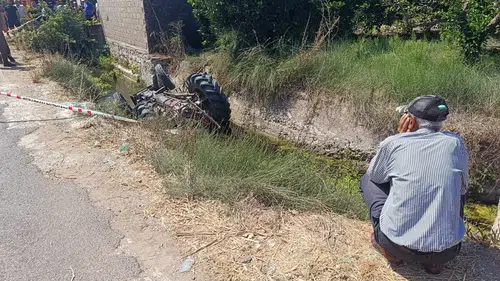 Kumluca'da Kanala Devrilen Traktörün Sürücüsü Öldü: Kalp Krizi Şüphesi