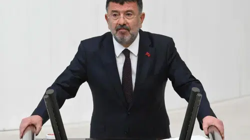 Pazarda Aniden Yere Yığıldı! Milletvekili Veli Ağbaba Yoğun Bakıma alındı