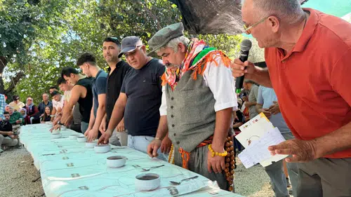 Finike'de 10. Ernez Bal Festivali Coşkuyla Gerçekleştirildi