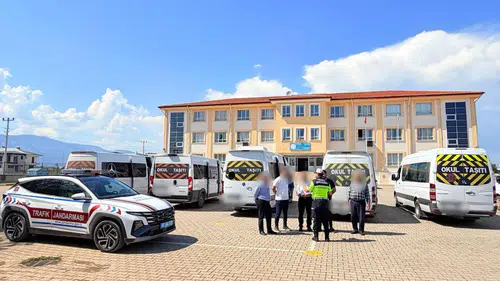 Antalya'da Okul Servislerine Sıkı Denetim: 440 Araç Kontrol Edildi!