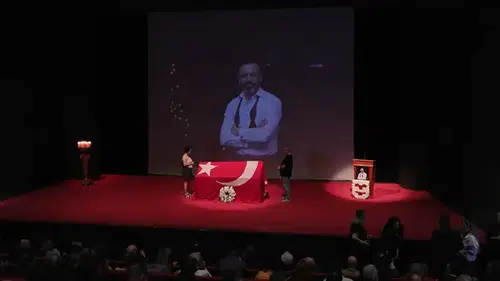 Oyuncu Serhat Kılıç İçin Harbiye Muhsin Ertuğrul Sahnesi'nde Anma Töreni Düzenlendi