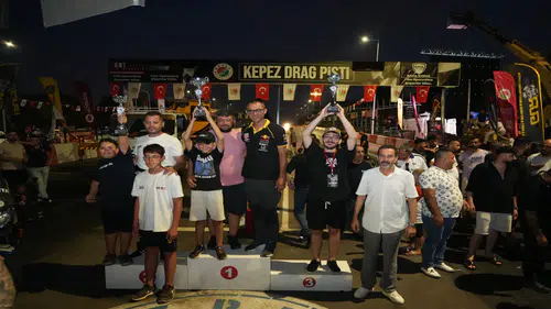 Asfalt Ağladı, Şampiyonlar Ödüllerine Kavuştu: Kepez’de Hız Rüzgarı Esti!