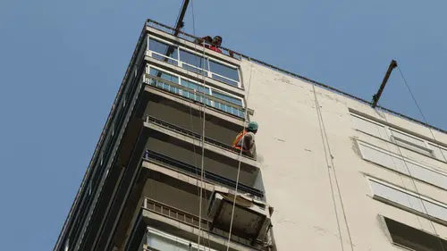 Antalya'da Dış Cephe Boyası Yapan İşçiler İskelede Asılı Kaldı