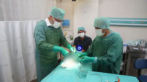 Başkan Kumbul Şapka Değiştirdi: Çocukları Hem Eğlendirdi Hem Sünnet Ettirdi