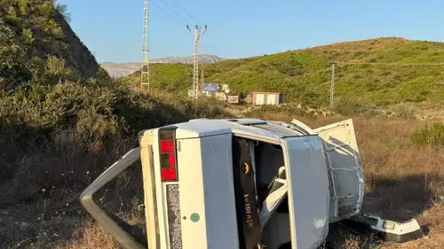 Manavgat Buçakşeyhler'de Otomobil Şarampole Devrildi