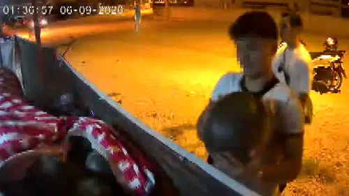 Burdur'da Gecenin Bir Yarısı Karpuz Seçip "Helallik" İstediler
