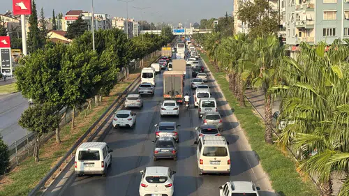 Ders Zili Çaldı Trafik Kilitlendi: Antalyalılar Güne Trafik Kabusuyla Başladı!