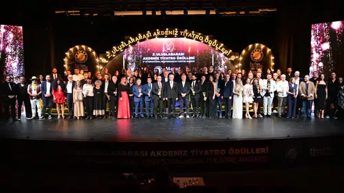 Kepez'de Sanat Şöleni: 2. Uluslararası Akdeniz Tiyatro Ödülleri Sahiplerini Buldu