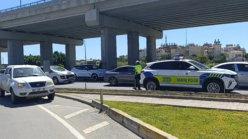 Manavgat D-400'de Sahipsiz Kamyonet Ekipleri Alarma Geçirdi