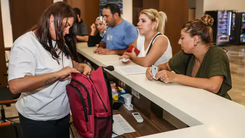 Mezitli'de Miniklere Kırtasiye Sürprizi: Ailelerin Yükü Hafifledi