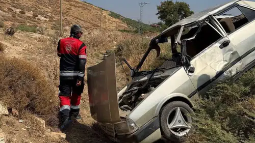 Hatay'da Şarampole Devrilen Otomobil Hurdaya Döndü!