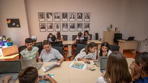 Mersin'de Çocuklar Tasarım ve Teknoloji Atölyesinde Geleceği Kodluyor
