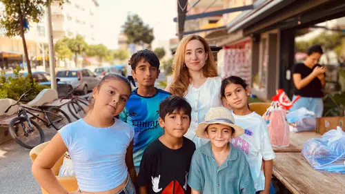 Manavgat'ta Kanserle Mücadele Eden Çocuklara Anlamlı Kırtasiye Desteği
