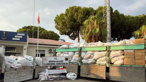 Mersin'de 50 Milyonluk Kaçak Kıyafet Operasyonu: 2 Şüpheli Yakalandı