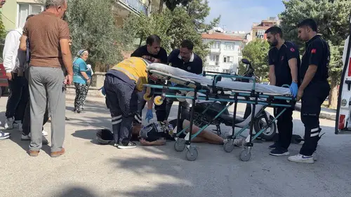 Burdur'da Tehlikeli Çarpışma: Motosiklet Sürücüsü Hastaneye Kaldırıldı