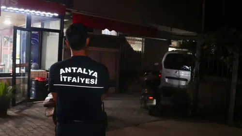 Muratpaşa'da Restorandan Yükselen Duman Alarma Geçirdi