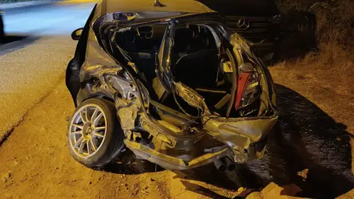 Manavgat Titreyengöl Yolunda Karşı Şeride Geçen Otomobil Tur Otobüsüne Çarptı