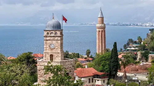 Antalya'da Perşembe Hava Durumu: Rüzgar Orta Kuvette Esecek