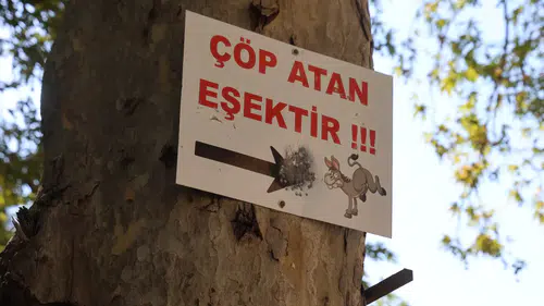 Adana’da Doğaya Atılan Çöplere Tepki: “Çöp Atan Eşektir”
