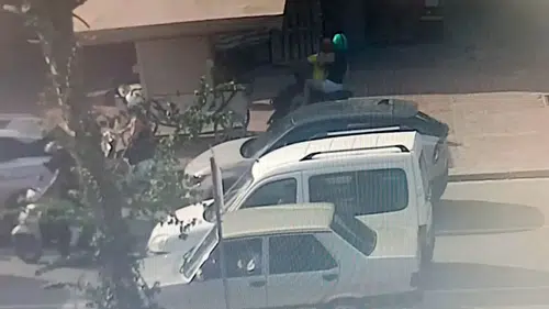 Manavgat'ta Motosiklet Seyyar Büfeye Çarptı: Turistlerin Kavgası Kamerada