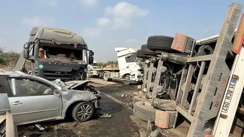 Tarsus Otoyolu'nda Karşı Şeride Geçen Tır Dehşet Saçtı