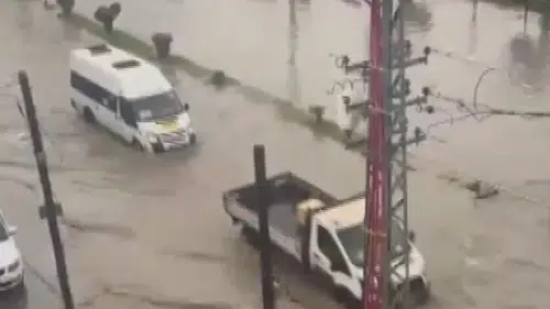 Hatay'da Şiddetli Sağanak: Yollar Göle Döndü