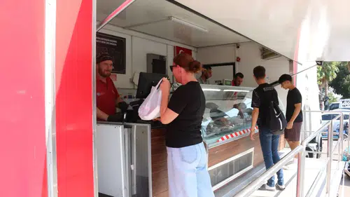 Halk Et Mobil TIR'ı İlçeleri Geziyor: Uygun Fiyatlı Ete Yoğun İlgi