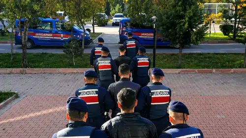 Antalya'da Jandarmadan Çift Operasyon: Tonlarca Uyuşturucu Ele Geçirildi