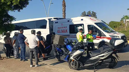 Manavgat'ta Belediye Kamyoneti ile 2 Motosiklet Çarpıştı