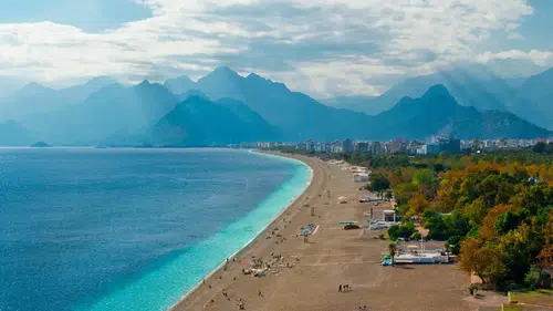 Antalya'da Sıcaklık Yükseliyor! 5 İlçede Sağanak ve Rüzgar Uyarısı