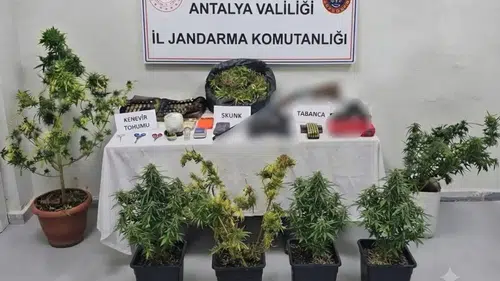 Serik ve Alanya'da 22 Adrese Uyuşturucu Operasyonu: Kilo Kilo Madde Ele Geçirildi
