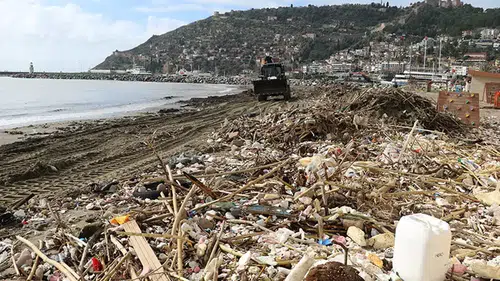 Türkiye'nin İthal Ettiği Plastik Atıkların Yüzde 90'ı Çöplüklere Gidiyor