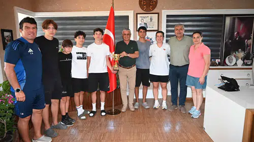 Kemer'in Genç Yıldızları Kumluca'da Şampiyonluk Kupasını Kaldırdı