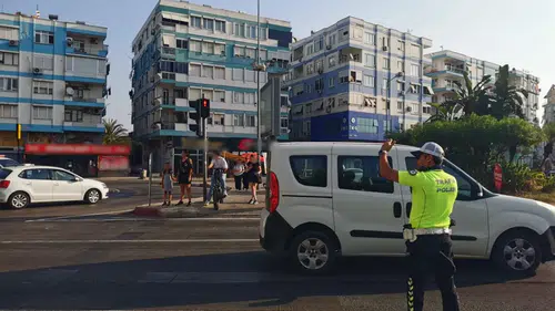 Antalya'da Okul Yollarında Trafik Tedbirleri Artırıldı!