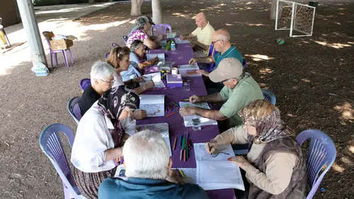 Mersin'de Alzheimer Hastalarına Sahil Kenarında Sanat ve Spor Morali