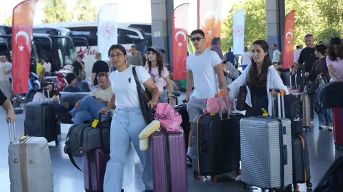 Antalya'ya Gelen Üniversitelilere Sürpriz Karşılama!