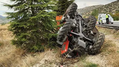 Burdur Çavdır'da Traktör Şarampole Devrildi: 1 Yaralı!