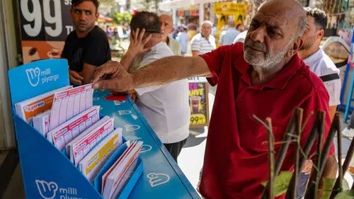 Antalya'da Dev İkramiye Çılgınlığı! 700 Milyon TL İçin Kuyruklar Oluştu